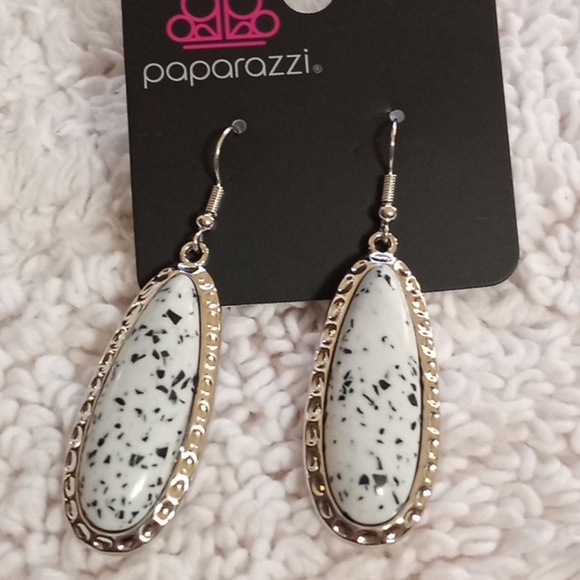 Teardrop Dead Dynasty white Earrings - Picture 1 of 1